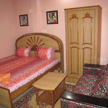 Krishna Paying Guest House Váránaszi Szoba fotó
