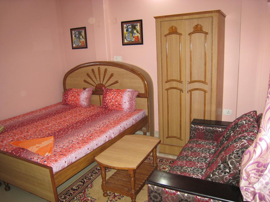 Krishna Paying Guest House Váránaszi Szoba fotó