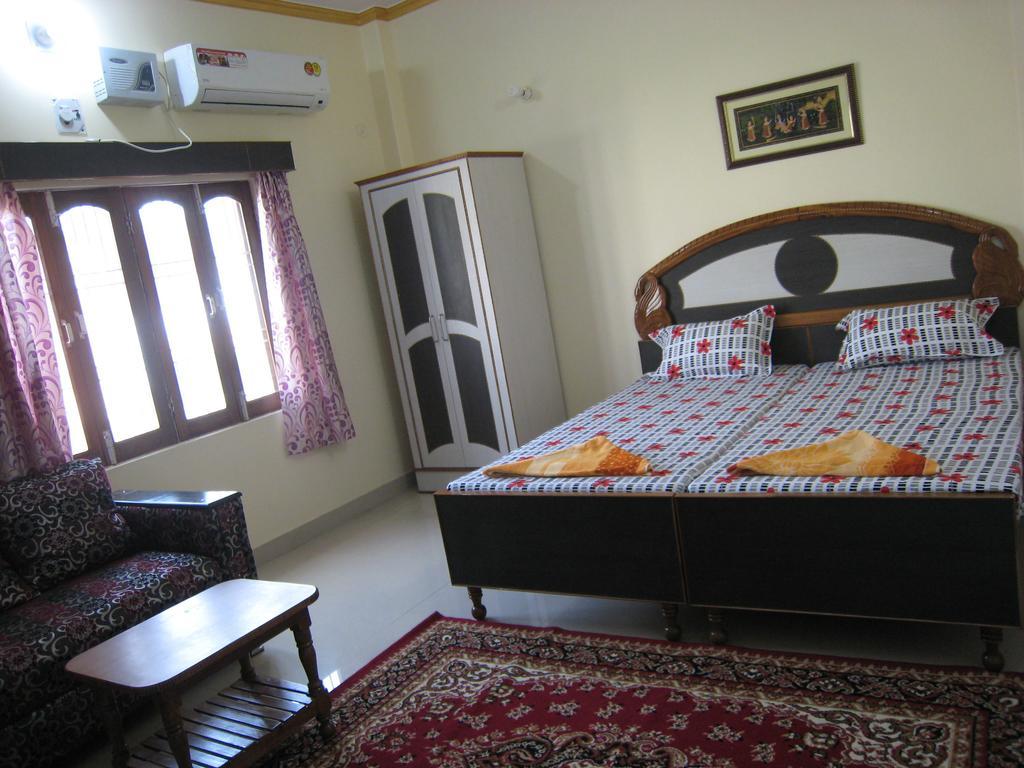 Krishna Paying Guest House Váránaszi Szoba fotó
