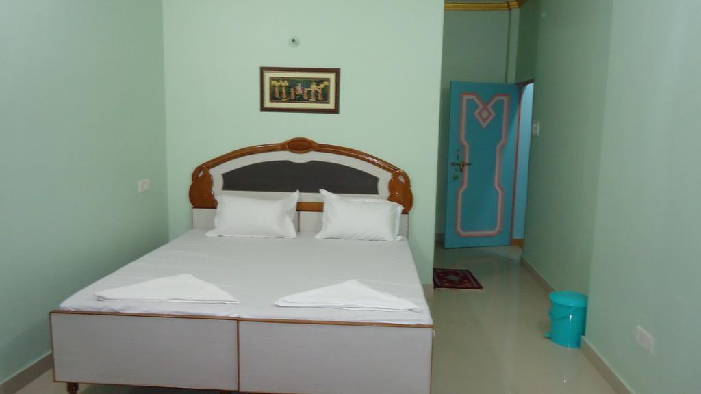 Krishna Paying Guest House Váránaszi Szoba fotó