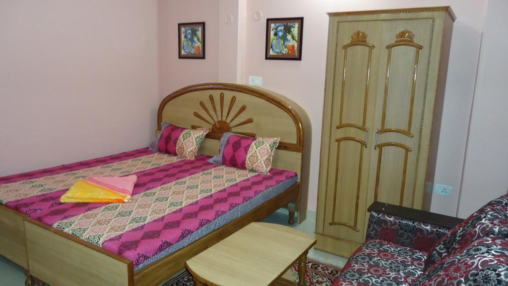 Krishna Paying Guest House Váránaszi Szoba fotó