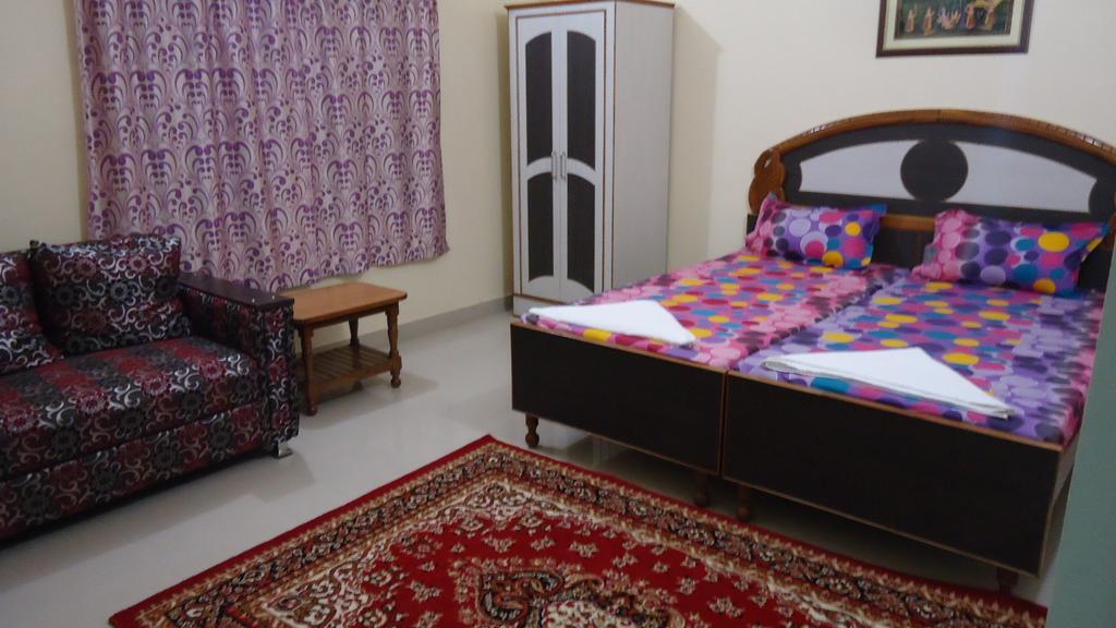 Krishna Paying Guest House Váránaszi Szoba fotó
